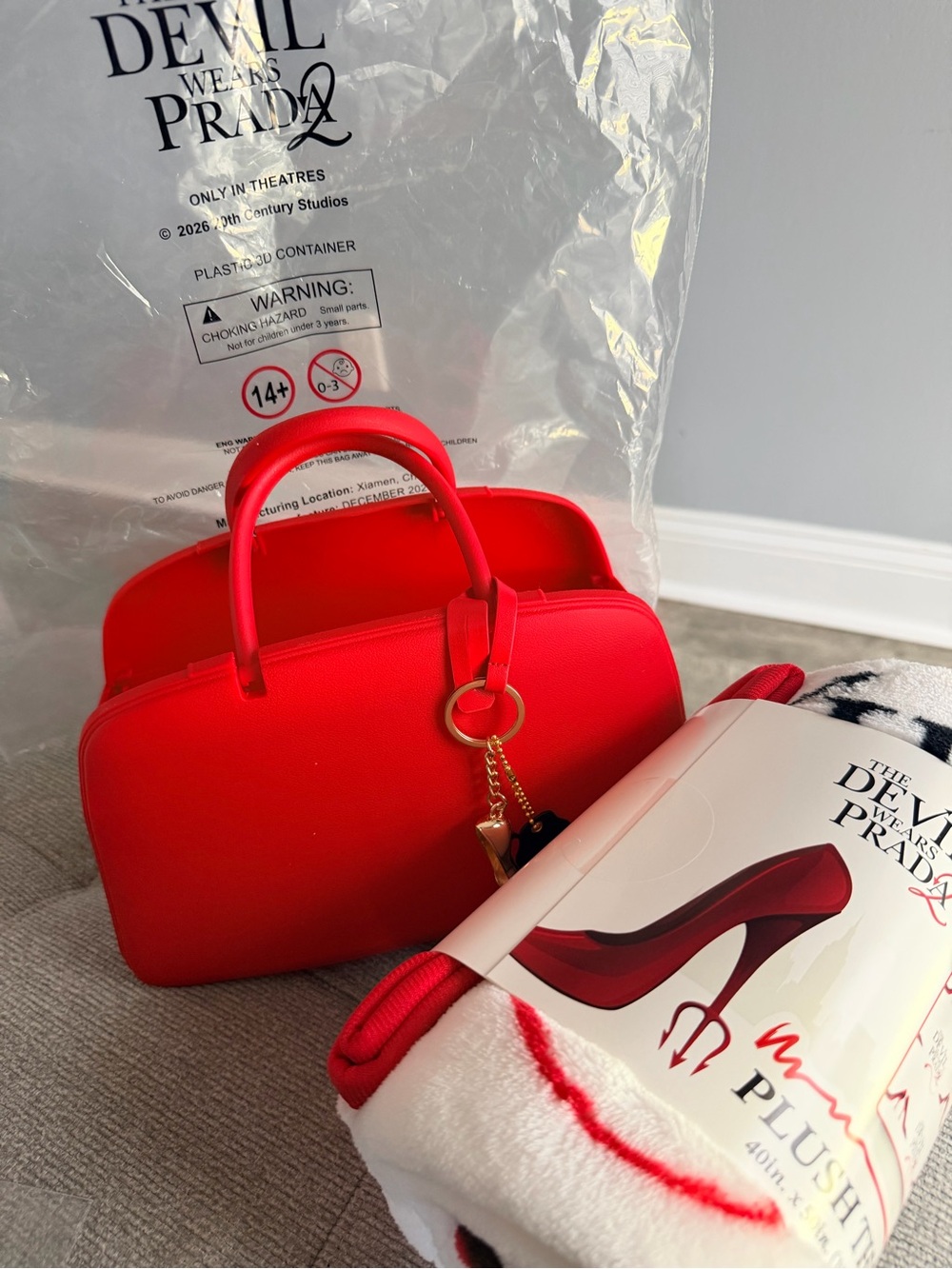 THE DEVIL WEARS PRADA 2 BAG AND BLANKET